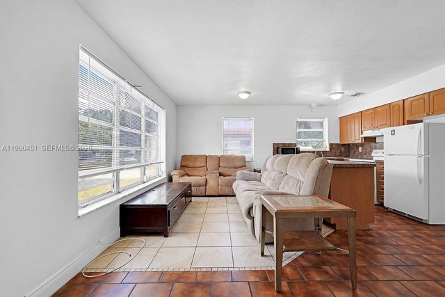 2419 Pierce St ., Hollywood, FL 33020