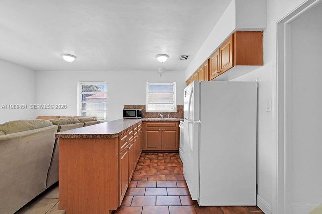 2419 Pierce St ., Hollywood, FL 33020