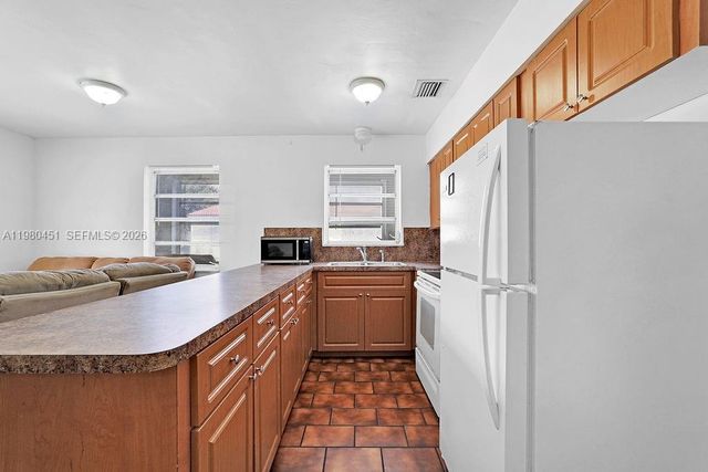 2419 Pierce St ., Hollywood, FL 33020