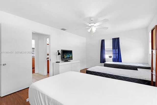 2419 Pierce St ., Hollywood, FL 33020