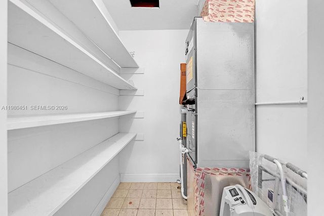 2419 Pierce St ., Hollywood, FL 33020