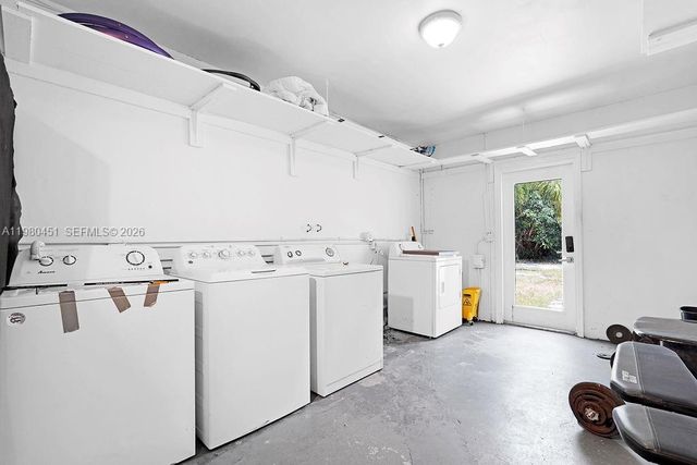 2419 Pierce St ., Hollywood, FL 33020