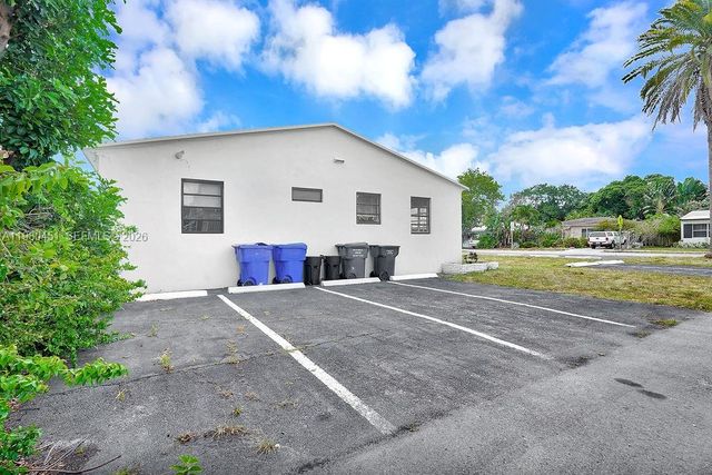 2419 Pierce St ., Hollywood, FL 33020