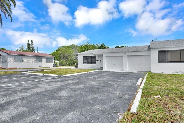 2419 Pierce St ., Hollywood, FL 33020