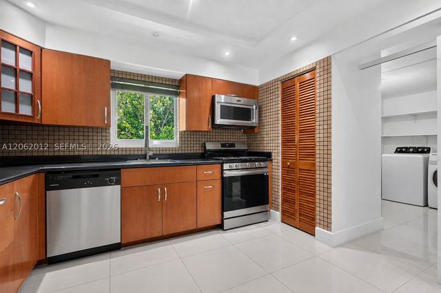 17200 NE 15th Ave, North Miami Beach, FL 33162