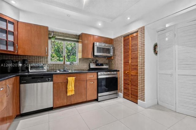 17200 NE 15th Ave, North Miami Beach, FL 33162