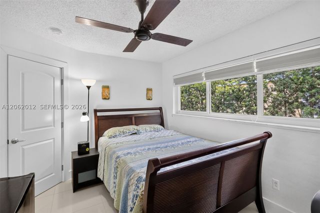 17200 NE 15th Ave, North Miami Beach, FL 33162