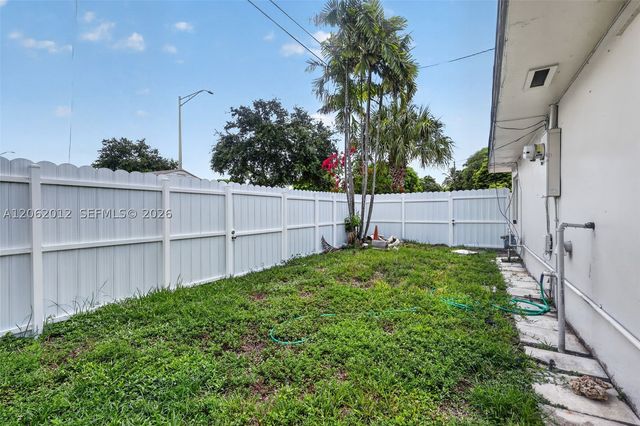 17200 NE 15th Ave, North Miami Beach, FL 33162