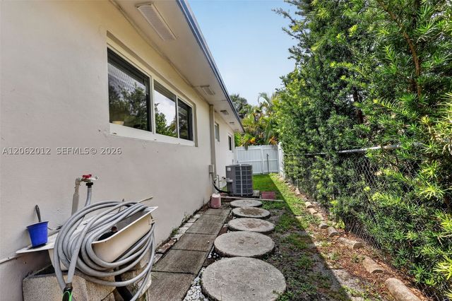 17200 NE 15th Ave, North Miami Beach, FL 33162