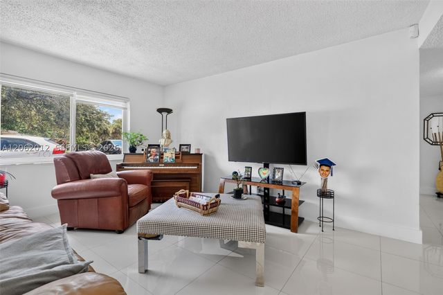 17200 NE 15th Ave, North Miami Beach, FL 33162