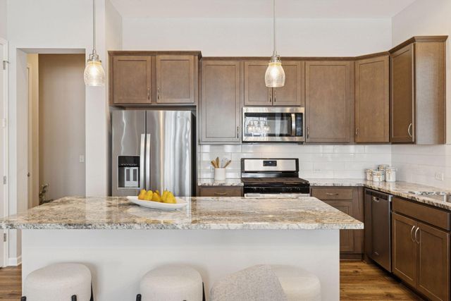 8060 Central Park Way N, Maple Grove, MN 55369