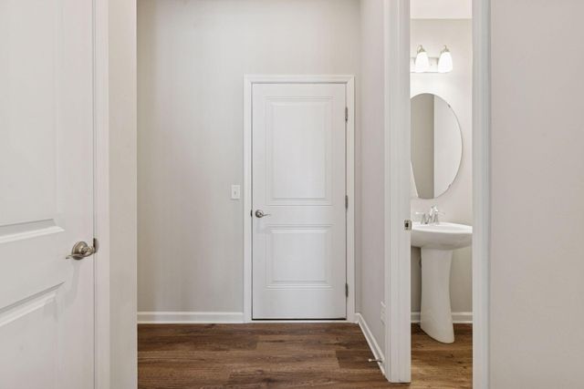 8060 Central Park Way N, Maple Grove, MN 55369