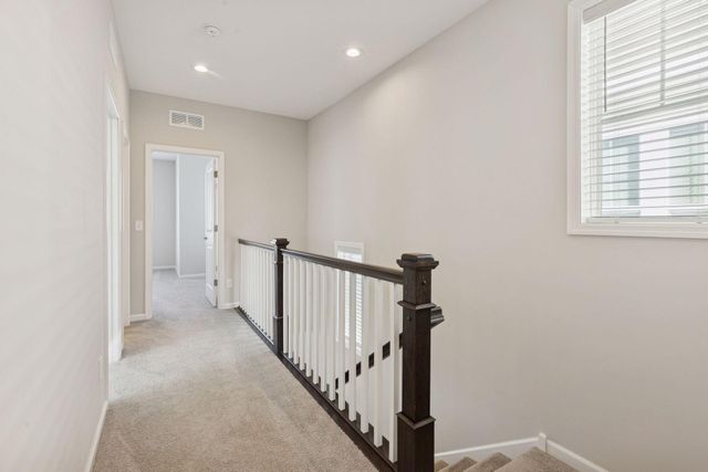 8060 Central Park Way N, Maple Grove, MN 55369