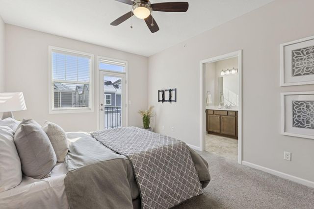 8060 Central Park Way N, Maple Grove, MN 55369