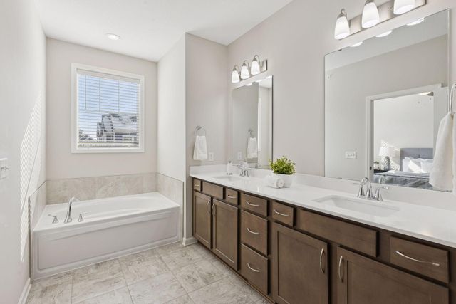 8060 Central Park Way N, Maple Grove, MN 55369