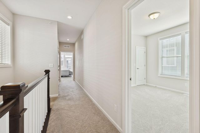 8060 Central Park Way N, Maple Grove, MN 55369