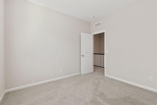 8060 Central Park Way N, Maple Grove, MN 55369