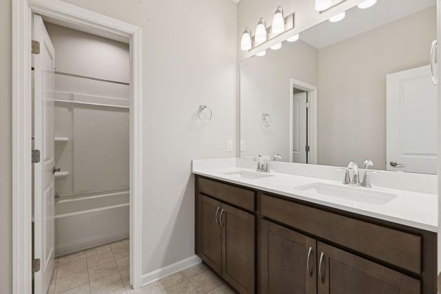 8060 Central Park Way N, Maple Grove, MN 55369