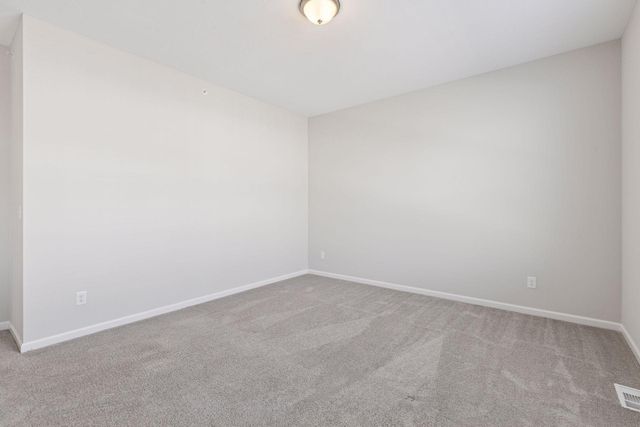 8060 Central Park Way N, Maple Grove, MN 55369