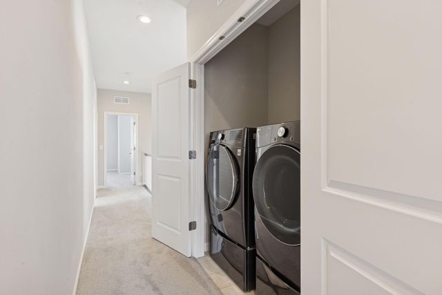 8060 Central Park Way N, Maple Grove, MN 55369