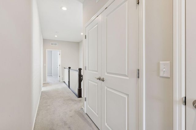 8060 Central Park Way N, Maple Grove, MN 55369