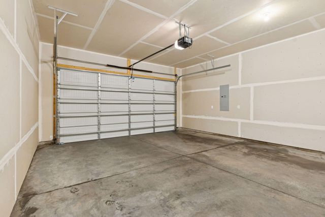 8060 Central Park Way N, Maple Grove, MN 55369