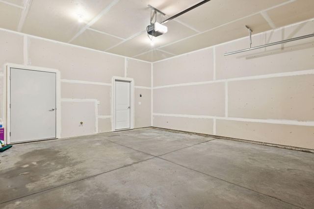 8060 Central Park Way N, Maple Grove, MN 55369