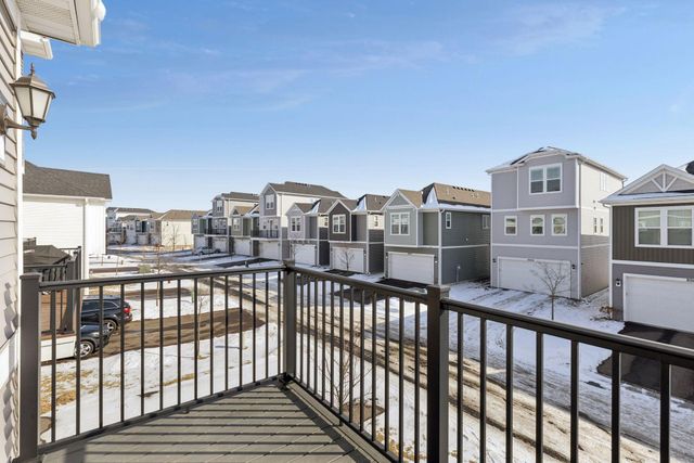 8060 Central Park Way N, Maple Grove, MN 55369