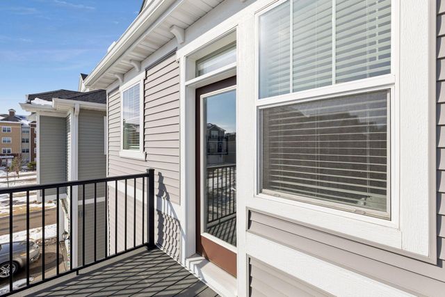 8060 Central Park Way N, Maple Grove, MN 55369