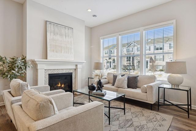 8060 Central Park Way N, Maple Grove, MN 55369