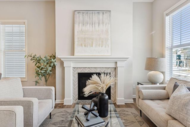 8060 Central Park Way N, Maple Grove, MN 55369