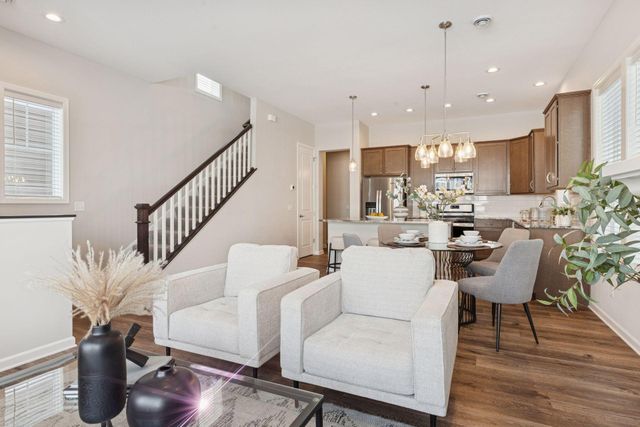 8060 Central Park Way N, Maple Grove, MN 55369