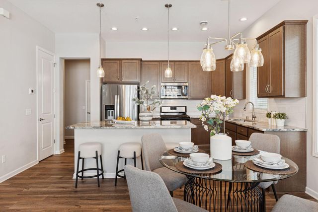 8060 Central Park Way N, Maple Grove, MN 55369