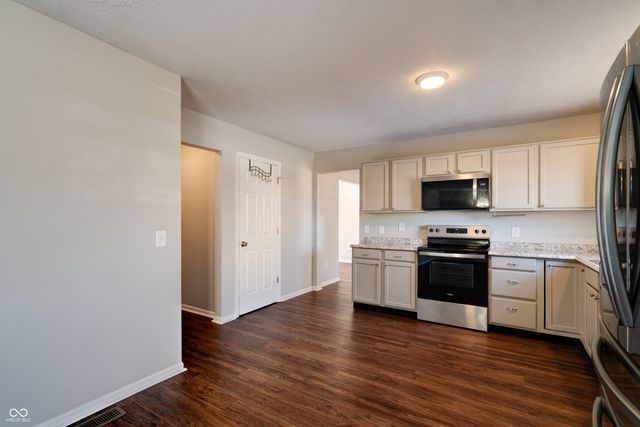 6402 Kelsey Drive, Indianapolis, IN 46268