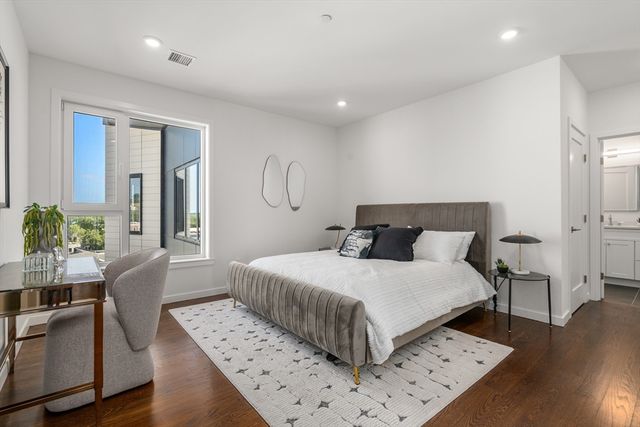 267 Old Colony 605, Boston, MA 02127