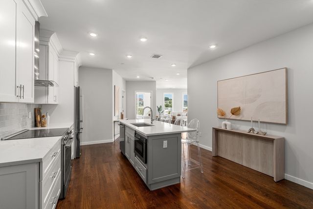 267 Old Colony 605, Boston, MA 02127