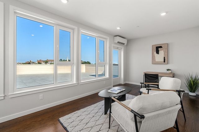 267 Old Colony 605, Boston, MA 02127