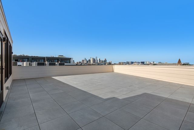 267 Old Colony 605, Boston, MA 02127