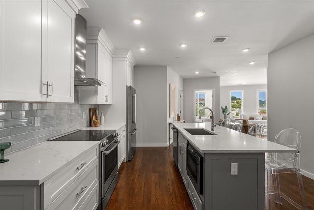 267 Old Colony 605, Boston, MA 02127