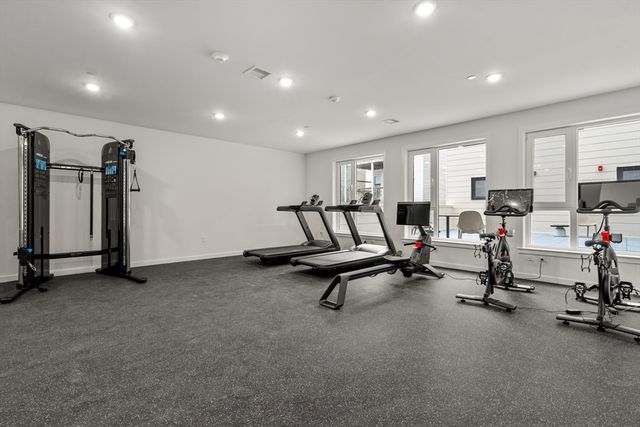 267 Old Colony 605, Boston, MA 02127