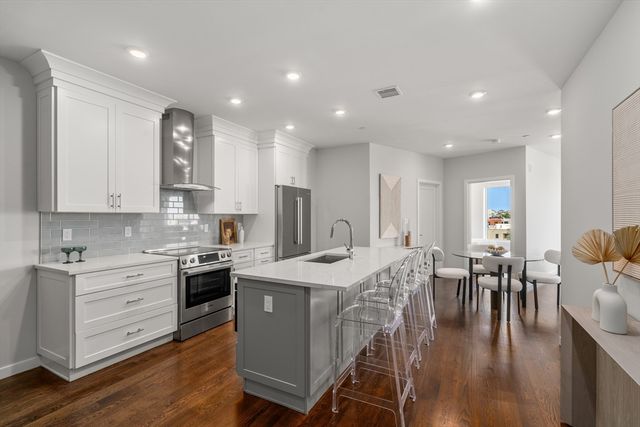 267 Old Colony 605, Boston, MA 02127