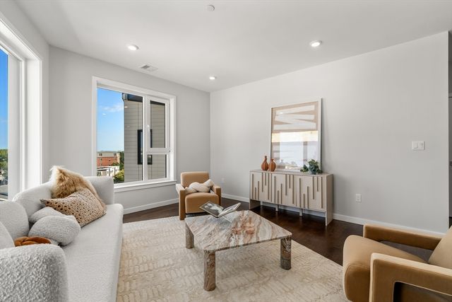 267 Old Colony 605, Boston, MA 02127