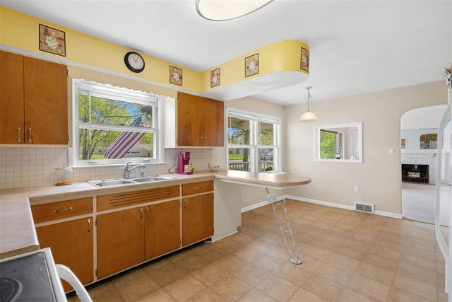 6824 Oakland Drive, Portage, MI 49024