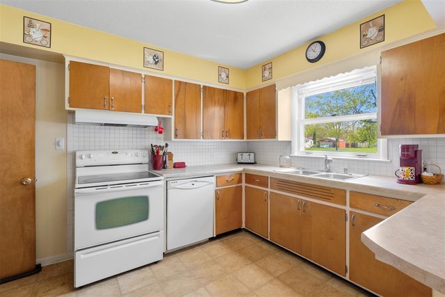 6824 Oakland Drive, Portage, MI 49024