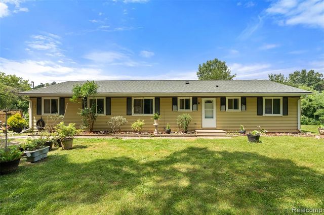 2650 N Lake George Road, Metamora, MI 48455