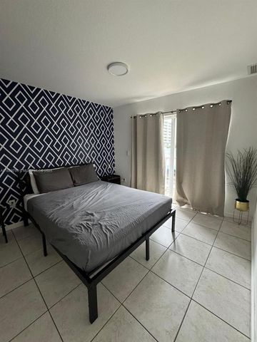 328 NW 12th Ave 8, Miami, FL 33128