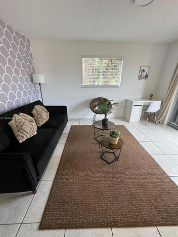 328 NW 12th Ave 8, Miami, FL 33128