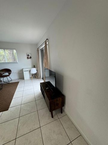 328 NW 12th Ave 8, Miami, FL 33128