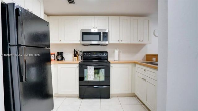 328 NW 12th Ave 8, Miami, FL 33128