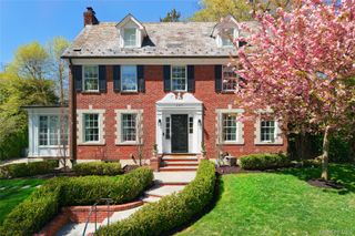 107 Manhasset Woods Road, Manhasset, NY 11030
